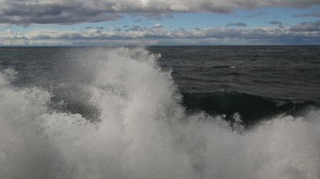 09-03b_Breakers at Grand Marais